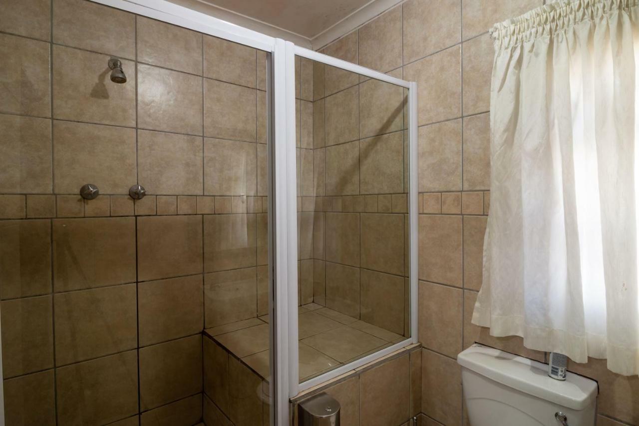 Lala Dene Lodge Bloemfontein Zewnętrze zdjęcie