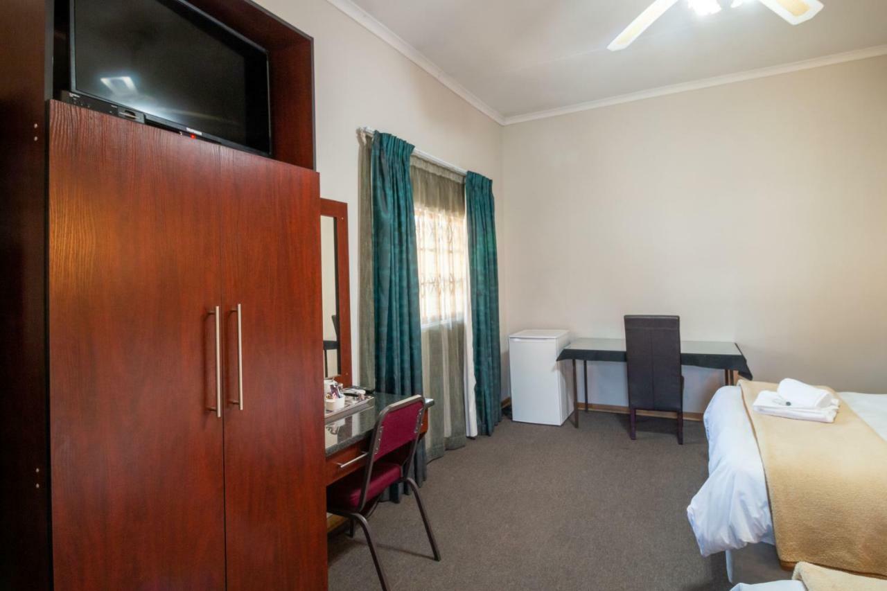 Lala Dene Lodge Bloemfontein Zewnętrze zdjęcie